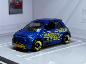 FIAT 500 E (livrée 58th anniversary)