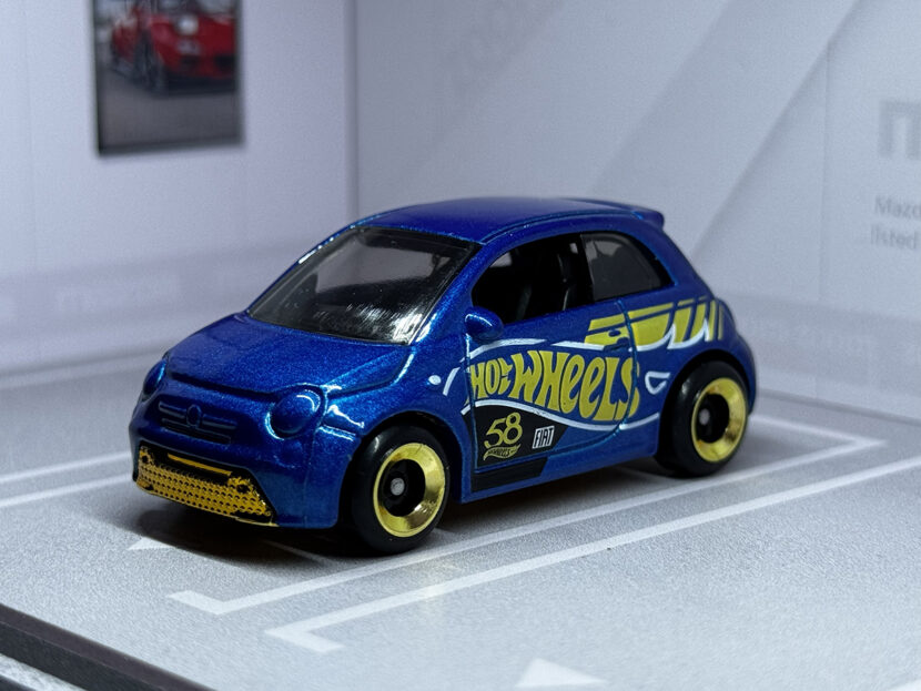 FIAT 500 E (livrée 58th anniversary)
