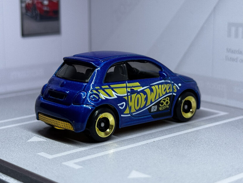 FIAT 500 E (livrée 58th anniversary)