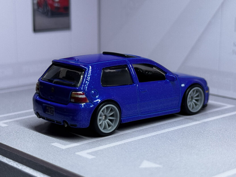 VOLKSWAGEN GOLF R32