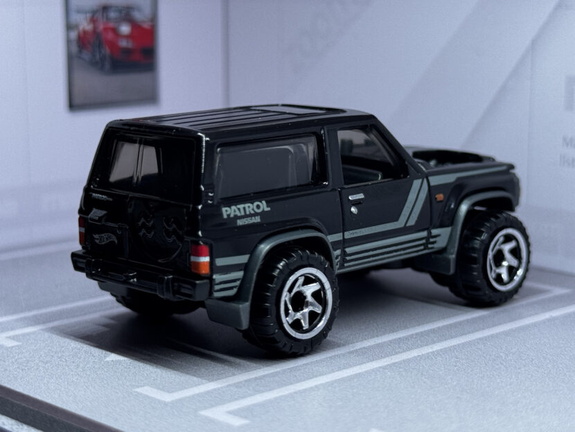 Nissan Patrol (Silver Series)_ar